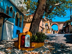 City walks: ANO POLI (OLD TOWN)